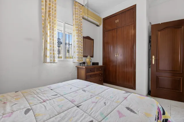 Casa de Campo Urb. Las Tres Palmeras (Carmona) — 28