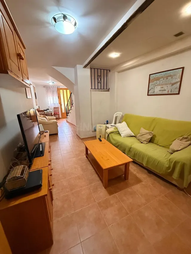 ¡Oportunidad en calle peatonal! Casa de pueblo reformada y l - foto 2