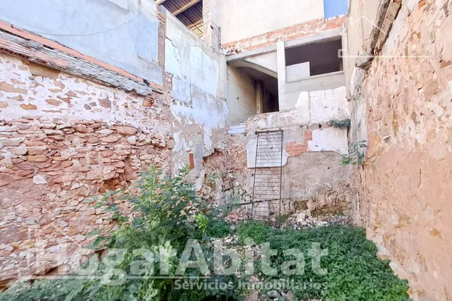 ¡OPORTUNIDAD INCREÍBLE! TERRENO URBANO AMPLIO Y CON COCHERA — 11