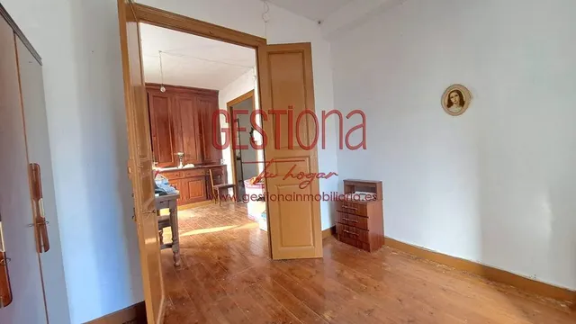 MAJESTUOSA CASA PARA REFORMAR. SOBA — 48