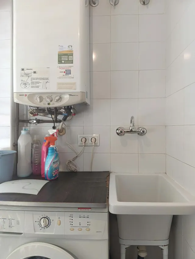 AMPLIO PISO PARA ESTUDIANTES CON CAMAS DE DOBLES — 15