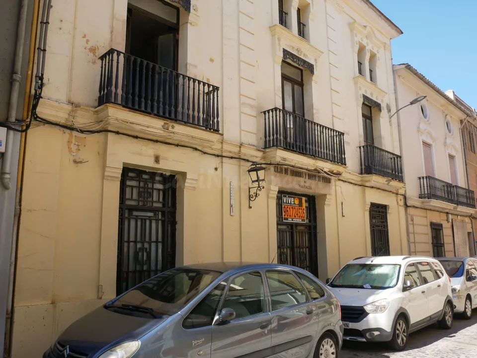 PALACETE HISTÓRICO DE 1900 EN EL CENTRO DE ALBERIC – 14 habitaciones, JARDINES Y GRAN POTENCIAL