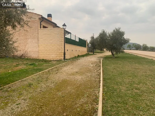 Se vende parcela en el pueblo de Salas Bajas. - foto 4