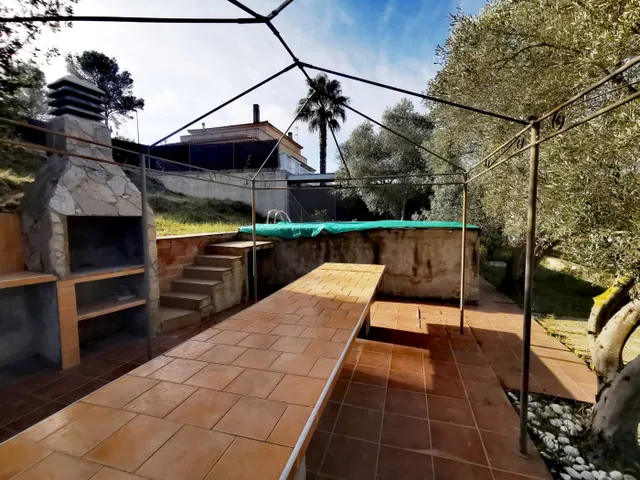 Soleado con magníficas vistas y zona de barbacoa con piscina — 5