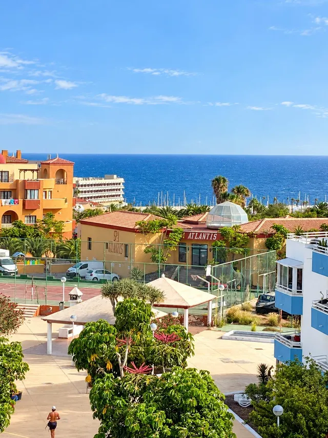 ## Estudio reformado en Amarilla Golf con vistas al mar — 15