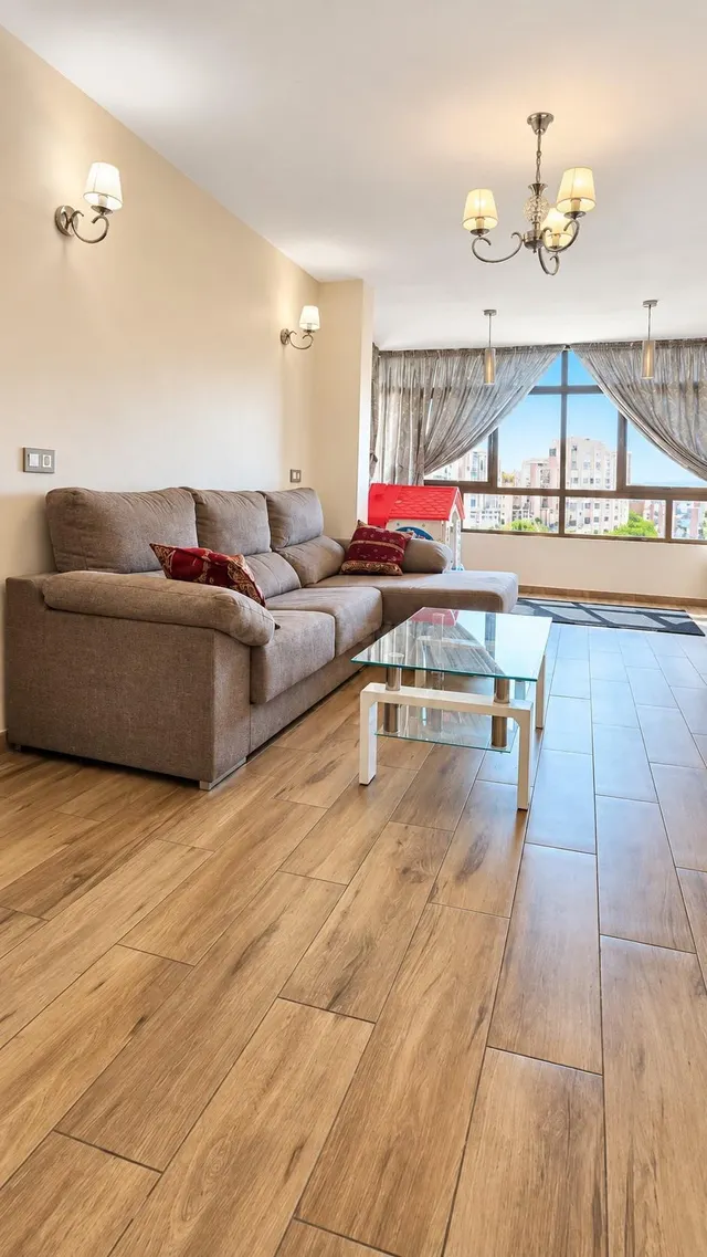 Vivienda amplia de 3 dormitorios, 2 baños en el corazón de T - foto 2