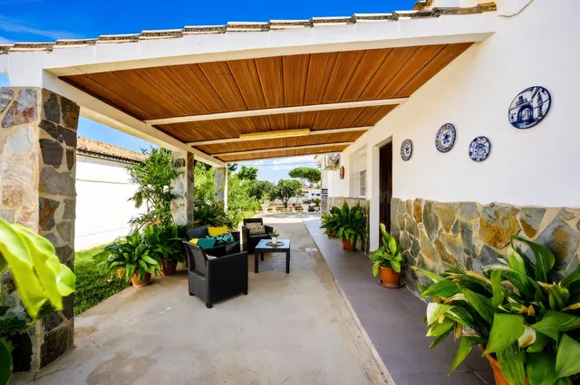 Chalet con amplia parcela en El Sotillo — 3