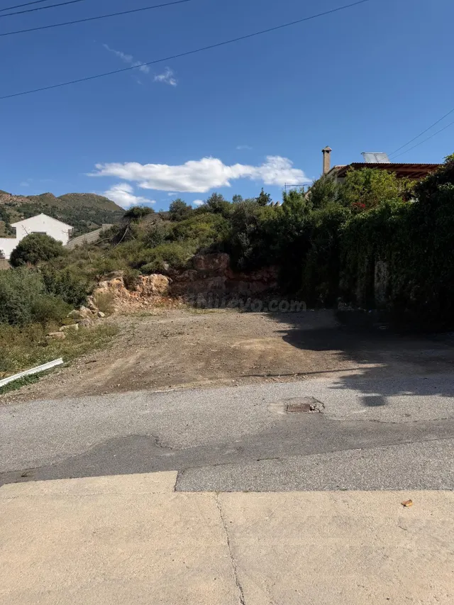 Solar Urbano en Velez de Benaudalla - Ideal para Vivienda Un
