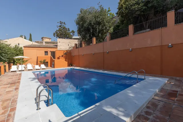 Exclusivo piso señorial con terraza en el Paseo del Salón (Cuesta de Escoriaza), con cochera y trastero. — 50