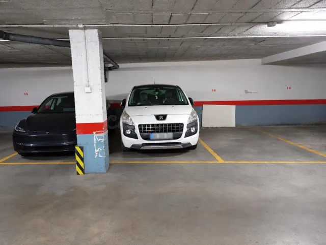 PLAZA DE GARAJE PARA COCHE GRANDE EN CALLE MEDINA SIDONIA — 3