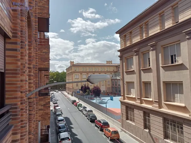 Piso de 75 metros construidos en Logroño, Zona Centro Ayuntamiento con piscina comunitaria — 20