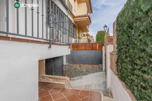 Encantadora Casa Reformada en Ogijares con Vistas y Espacios para Disfrutar — 38