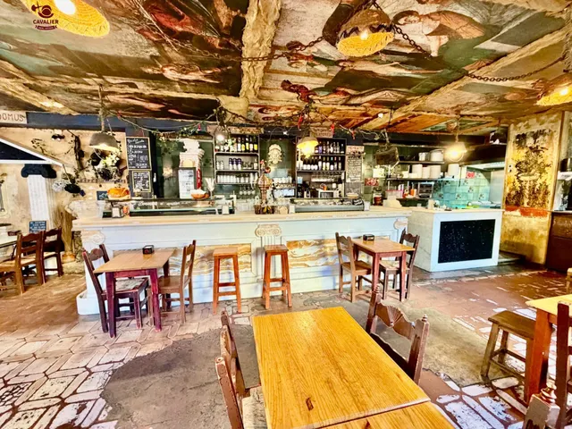 Espectacular Bar Restaurante en el centro urbano con una superficie de 200m2 distribuidos en una planta comercial de 110m2 más almacén de 90m22 — 13