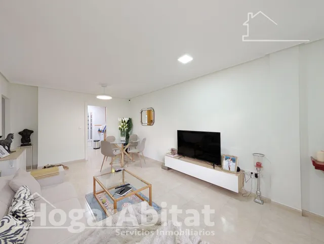 REFORMADO CON TERRAZA, PISCINA Y GARAJE CERCA DE LA PLAYA — 8