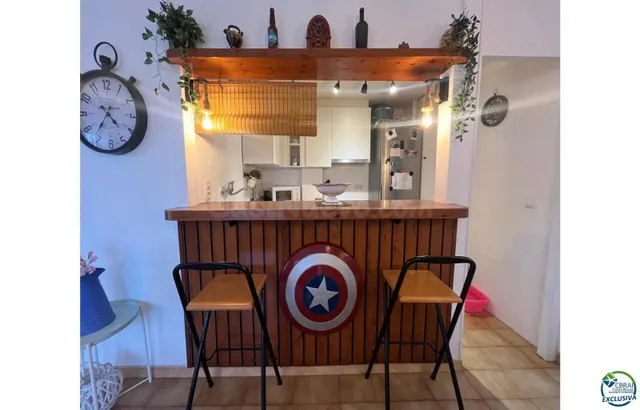 Piso en venta en zona comercial de Empuriabrava - foto 3