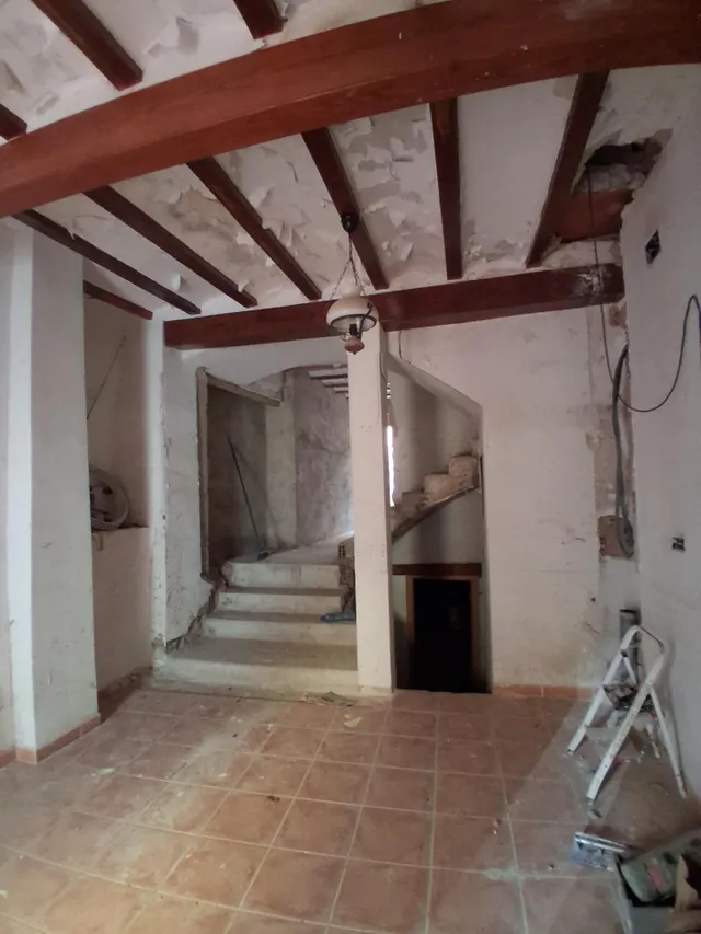 Oportunidad única en el casco histórico de Cocentaina: Casa de pueblo de 206 m2 semi-reformada con terraza y vistas — 19
