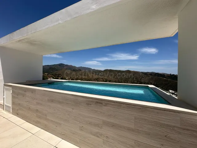 Ático Dúplex de Lujo con Piscina Privada en la Azotea y Vist - foto 4