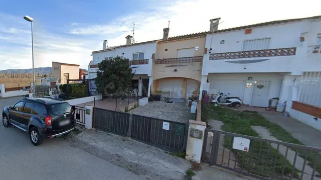 Se vende garaje OKUPA en Calle Puigmal de Castelló d'Empúrie