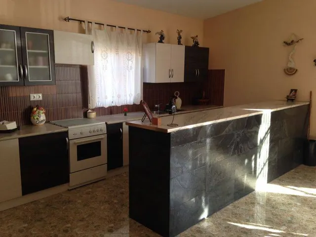 Chalet con terreno plantado — 10