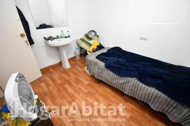 AMPLIA CASA PARA REFORMAR CON 7 DORMITORIOS EN EL CENTRO — 12