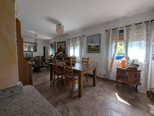 INCREIBLE CASA FAMILIAR CON SOLERA — 47