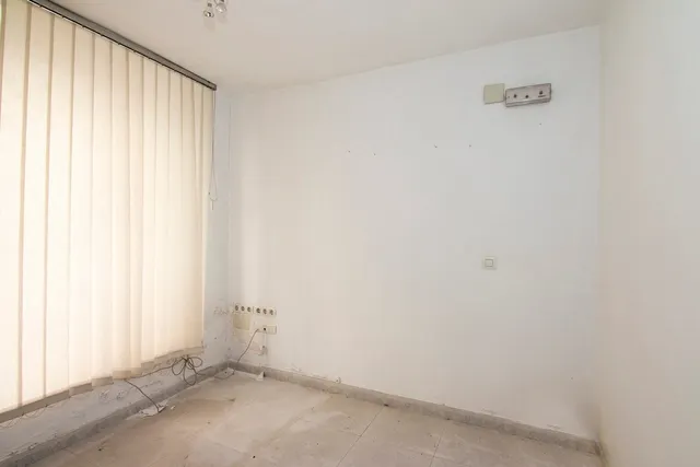 Escpecatcular Casa- Edficicio en el Centro de Baza — 10
