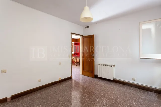 PISO CON MUCHAS POSIBILIDADES EN PLAZA CATALANA — 17