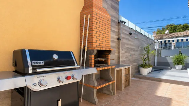 Casa reformada de 5 dormitorios con piscina privada, gran terraza y placas solares en Los Balcones — 25