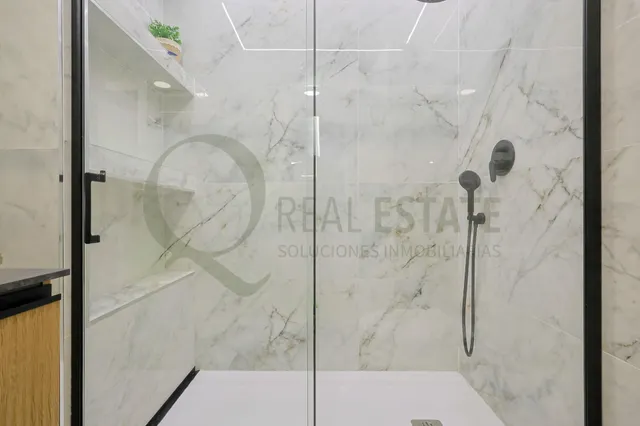 Ático con vistas al mar y solárium privado de 76 m2 en Coveta Fumá. — 27