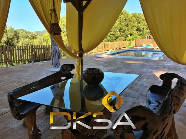 3.693 M2, PISCINA, CHIMENEA Y MUCHO ESPACIO PARA DISFRUTAR - foto 2