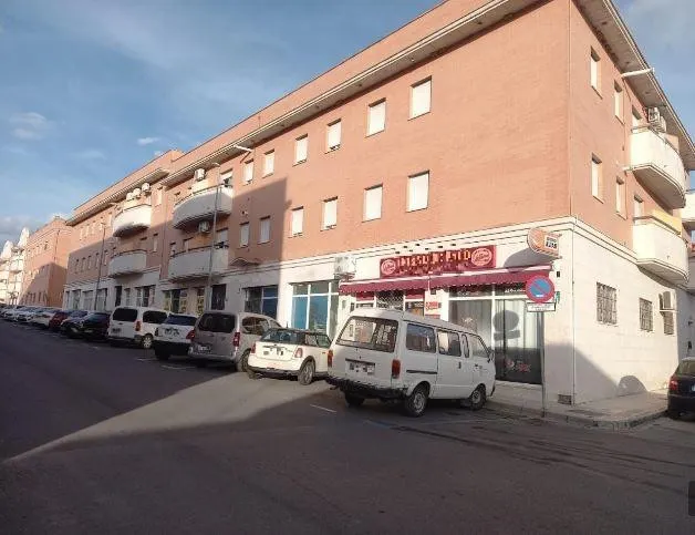 LOCAL EN CORIA DEL RIO - foto 2