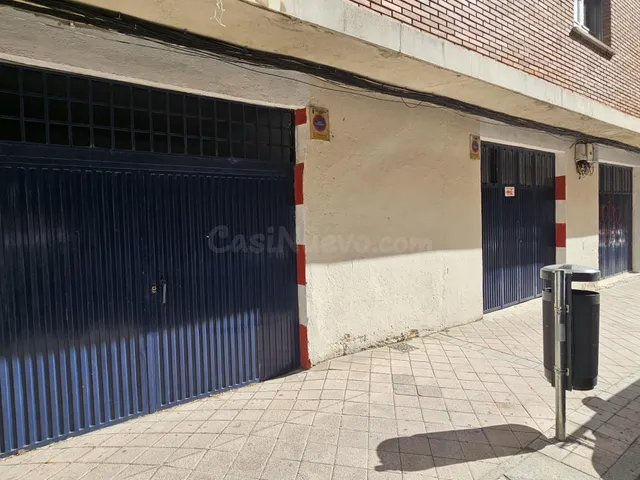 FABULOSO LOCAL JUNTO AVDA DE VILLAMAYOR, ACTUALMENTE GARAJES - foto 4