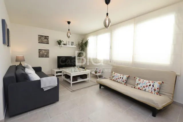 Piso amueblado de 2 hab. en alquiler - foto 2