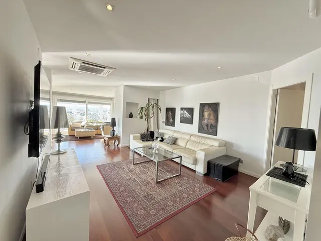 Ático con amplia terraza de 154 m2 y vistas panorámicas en los boliches, Fuengirola — 11