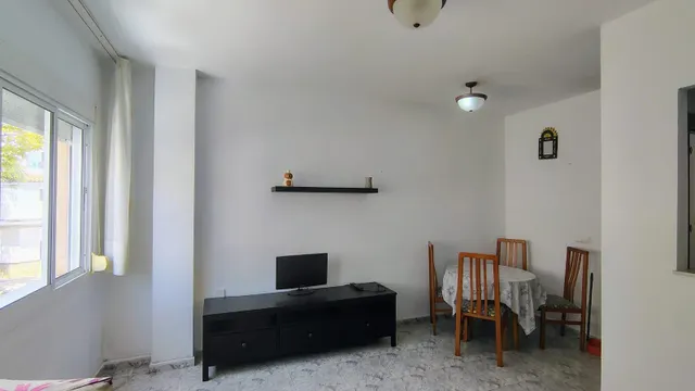 Edificio en Huelin tocando la playa con Inversión — 2