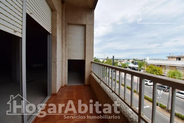 ¡OPORTUNIDAD PARA INVERSORES! GRAN EDIFICIO CON DOS VIVIENDAS INDEPENDIENTES, DOS TERRAZAS Y PARCELA — 18