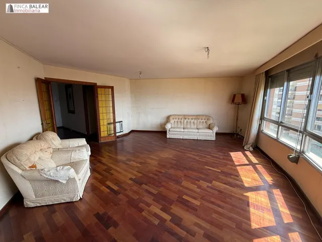 Sexto piso con ascensor, para reformar, con parking incluido - foto 4