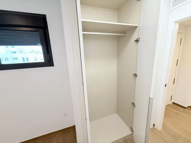 Luminoso apartamento semi-nuevo con terraza, piscina y parking — 17