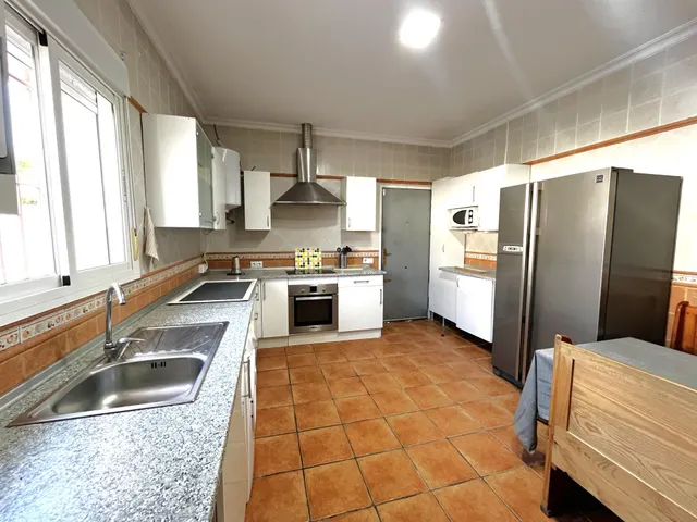 2 CHALETS EN LA ZONA DE EL FLORIN — 27