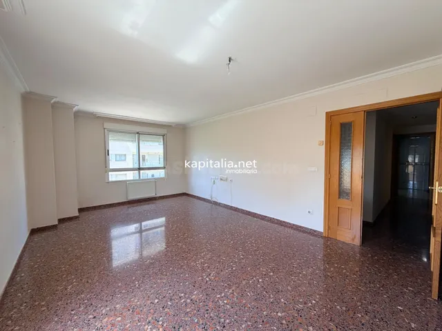 Piso con vistas en urbanización con piscina — 3