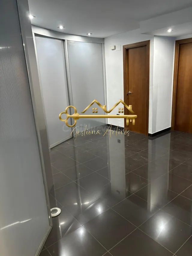 Local comercial en Av. Almaig en planta baja con vistas al p
