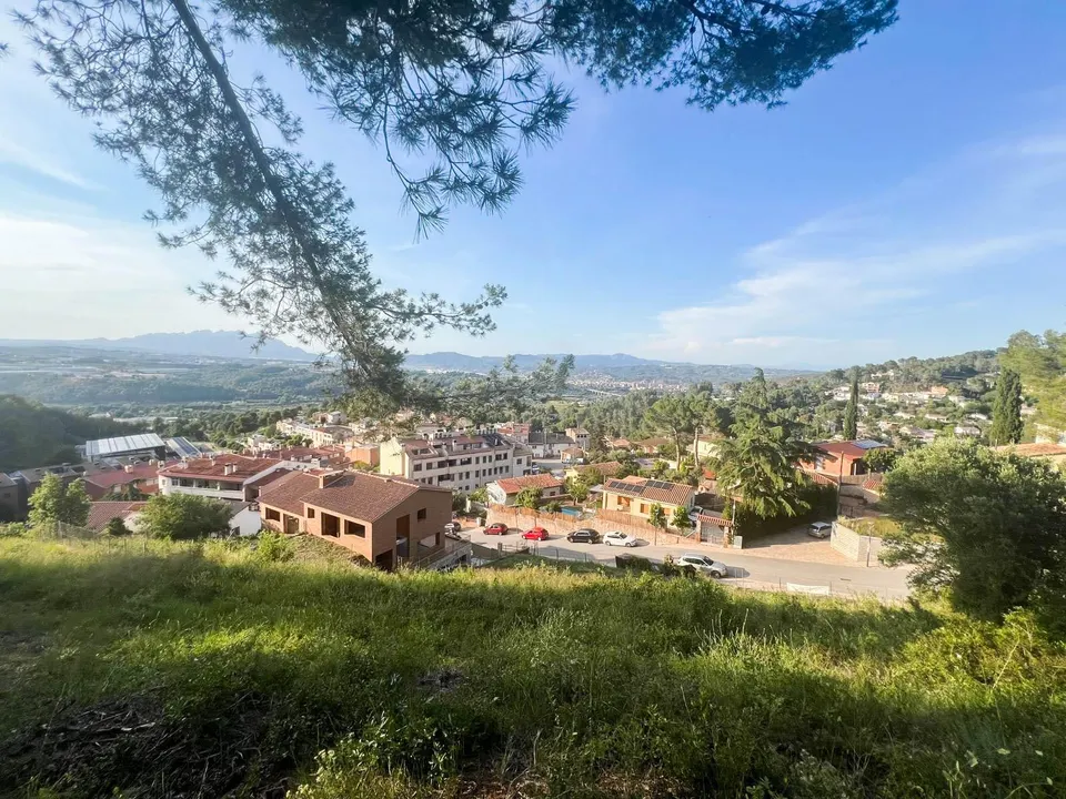 Terreno a la venta en Castellví de Rosanes