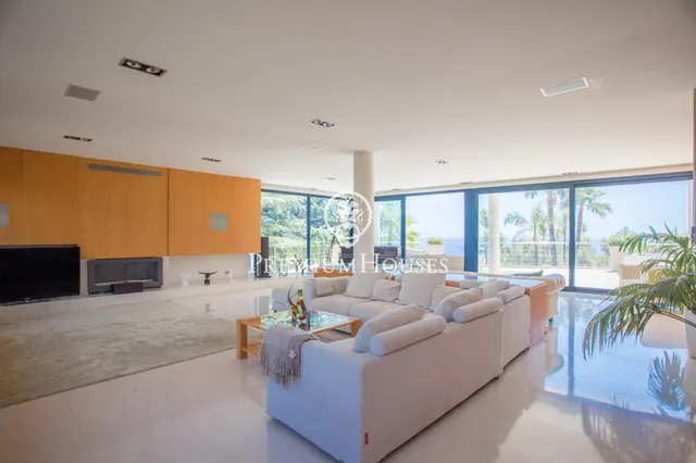 Exclusiva casa en venta con espectaculares vistas al mar y gran privacidad — 12