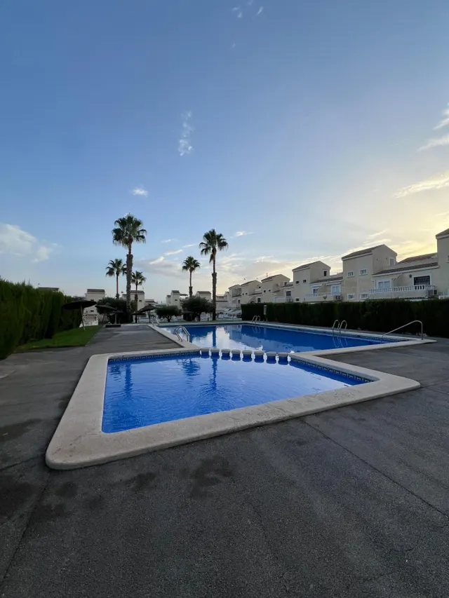 Bungalow en Gran Alacant con Piscina — 2
