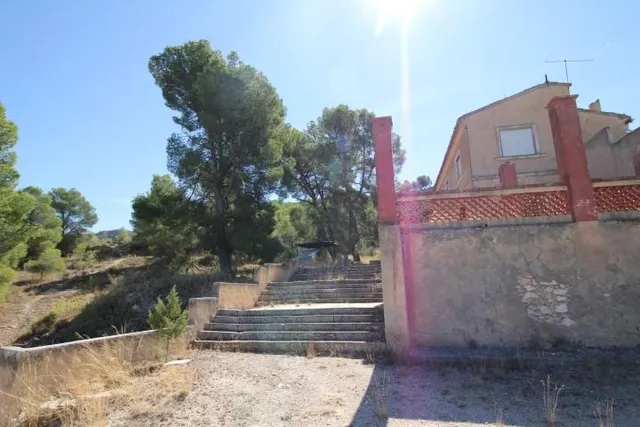 IMPRESIONANTE FINCA DE 30 HECTÁREAS CON TERRENO CULTIVABLE Y VISTAS PANORÁMICAS A VILLENA — 44