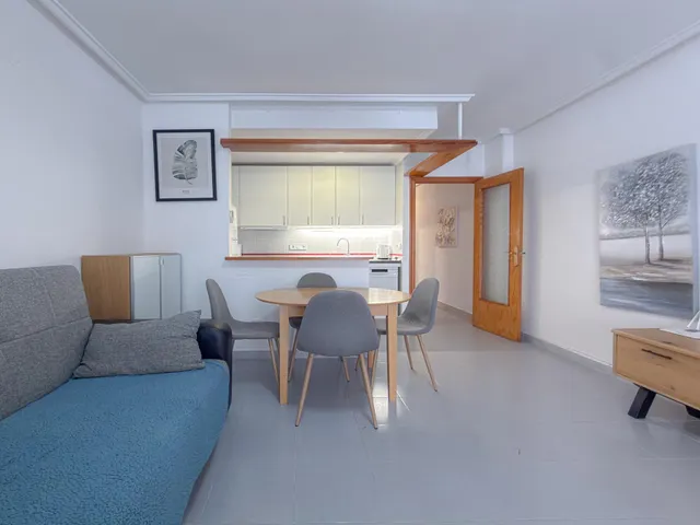 Playa de los Locos! Acogedor apartamento semireformado con ubicación privilegiada, a solo 170 mts del mar — 16