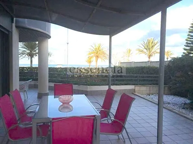 APARTAMENTO EN 1ERA. LINEA CON 110 M2 TERRAZA  EN  PLANTA BAJA . GARAJE, PISCINA COMUNITARIA Y TENIS — 2