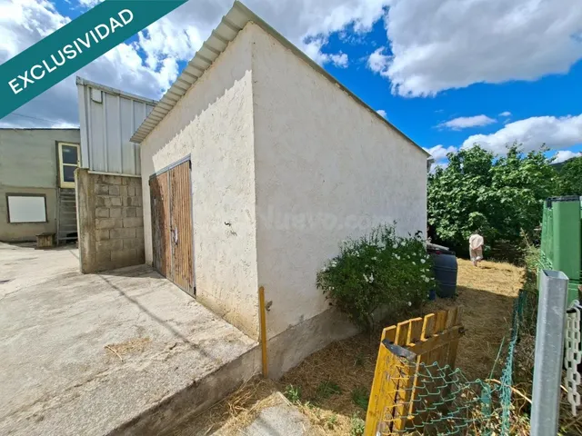 Casa tradicional con terreno y garaje en La Campañana (Caruc
