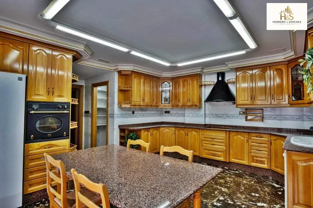 EDIFICIO SEÑORIAL EN VENTA – CALLE SANTA ROSALÍA – NOVELDA - foto 2