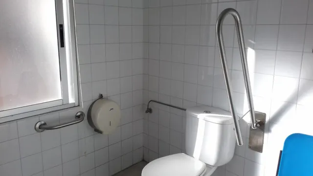 SE VENDE LOCAL, ZONA VIRXE DA CERCA, DE 400 M2 — 11